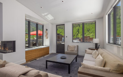 E 126 Colorado Avenue 126R