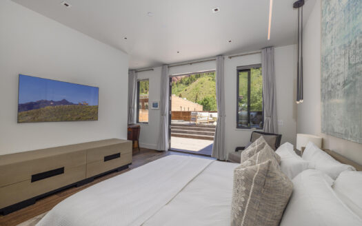 E 126 Colorado Avenue 126R