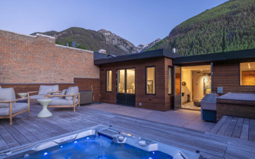 E 126 Colorado Avenue 126R