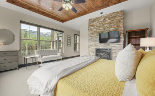 136 San Joaquin Road B201