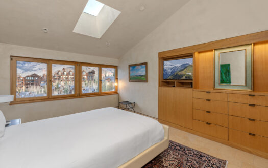 136 Country Club Drive 851