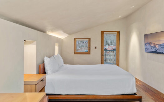 136 Country Club Drive 851