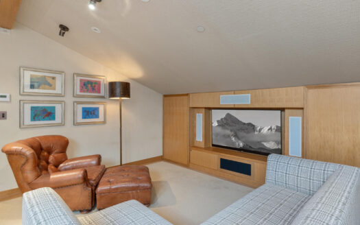 136 Country Club Drive 851