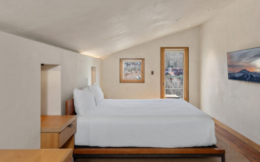 136 Country Club Drive 851