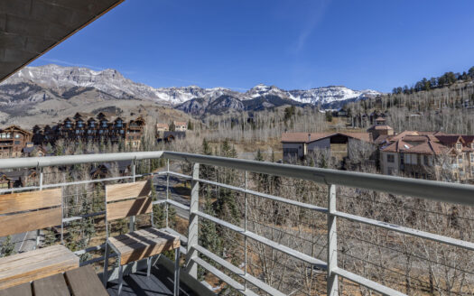 136 Country Club Drive 851