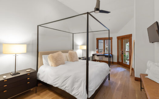 111 San Joaquin Road 20