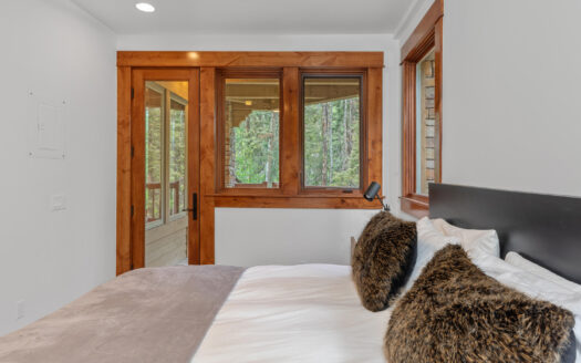 111 San Joaquin Road 20