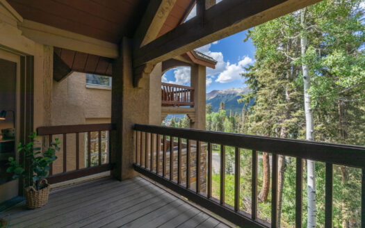 111 San Joaquin Road 20