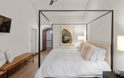 111 San Joaquin Road 20