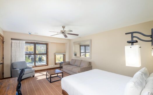 136 Country Club Drive 648/650