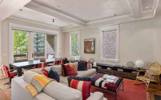 S 398 Davis Street SW 201