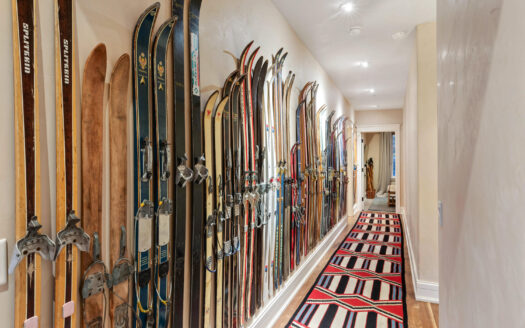 S 398 Davis Street SW 201