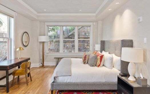 S 398 Davis Street SW 201