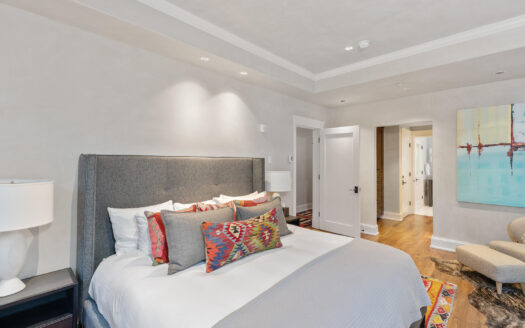 S 398 Davis Street SW 201