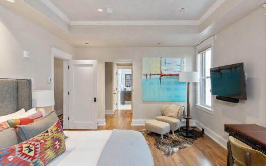 S 398 Davis Street SW 201