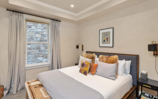 S 398 Davis Street SW 201