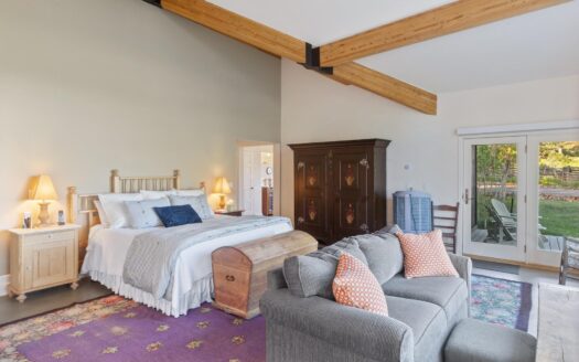 3289 Laughing Dog Road