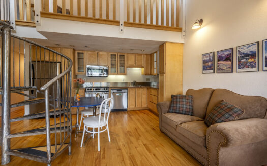 35 Pilot Knob Lane 504