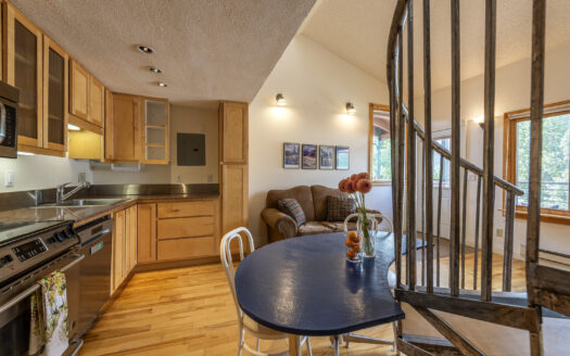 35 Pilot Knob Lane 504