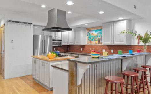 W 126 Colorado Avenue 305