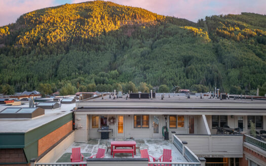 W 126 Colorado Avenue 305