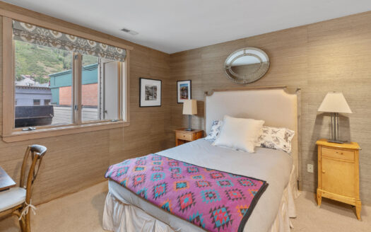 W 126 Colorado Avenue 305