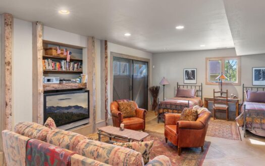 1001 Peninsula Drive