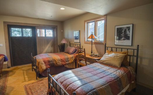 1001 Peninsula Drive