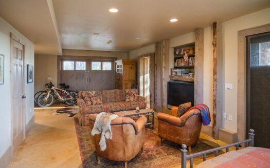 1001 Peninsula Drive