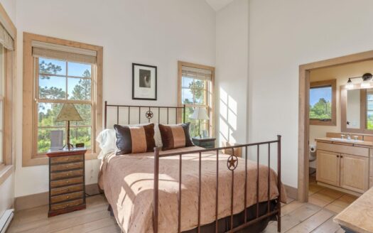 1001 Peninsula Drive