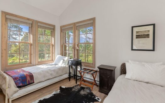 1001 Peninsula Drive