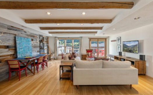 W 126 Colorado Avenue 305