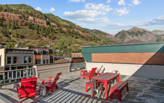 W 126 Colorado Avenue 305