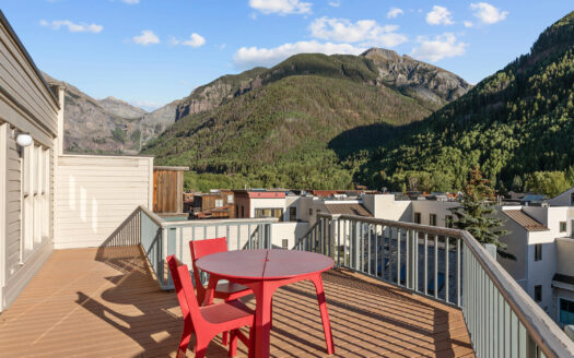 W 126 Colorado Avenue 305