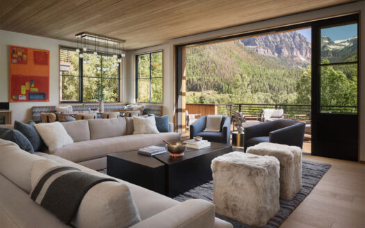 E 653 Pandora Avenue