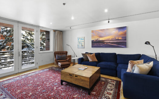 S 301 Pine Street 215