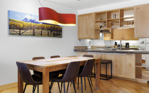 S 301 Pine Street 215