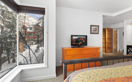 S 301 Pine Street 215