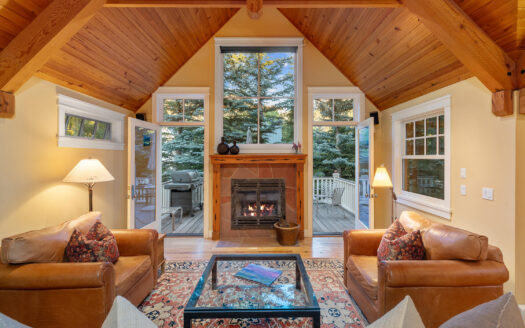 E 485 Colorado Avenue