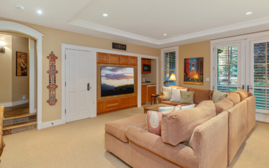 E 485 Colorado Avenue