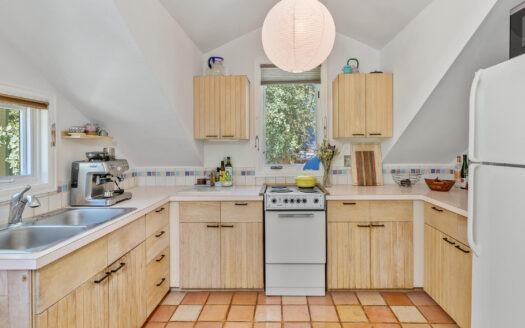 E 485 Colorado Avenue