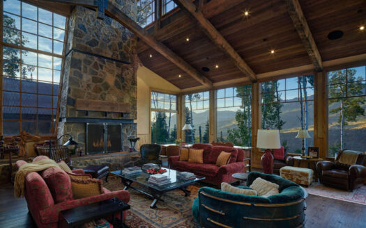 401 Larkspur Lane