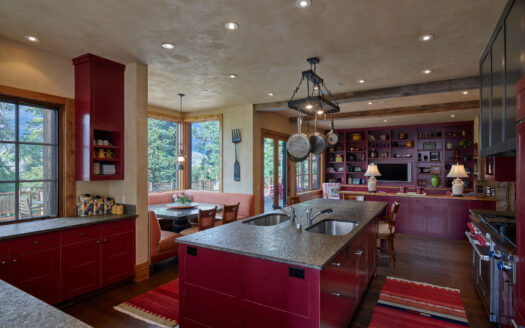 401 Larkspur Lane