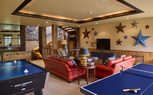 401 Larkspur Lane