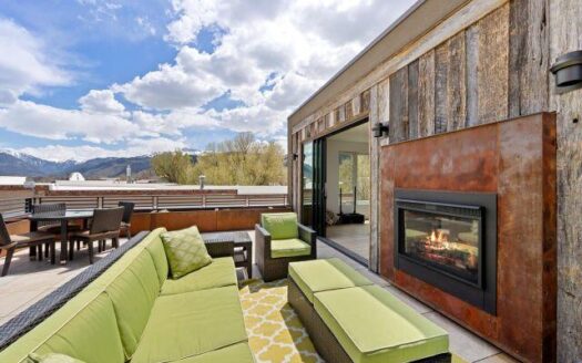 N 185 Lena Street ”E”