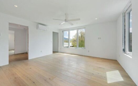 N 185 Lena Street ”E”