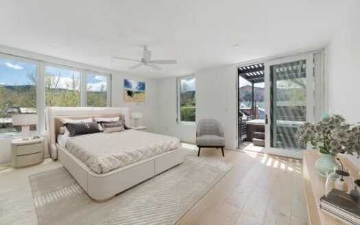 N 185 Lena Street ”E”