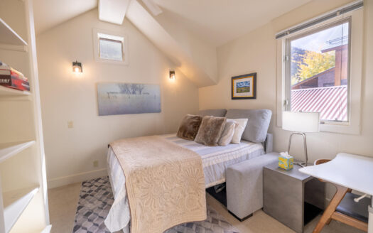 W 548 Pacific Avenue B