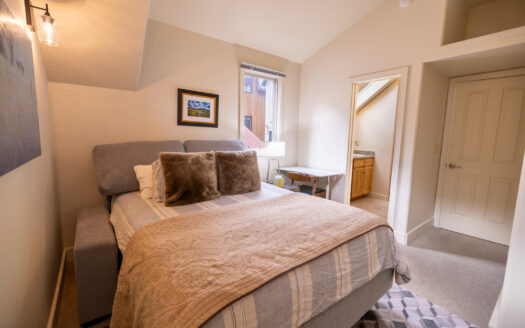 W 548 Pacific Avenue B