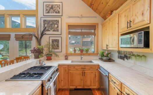 456 Silverglance Way